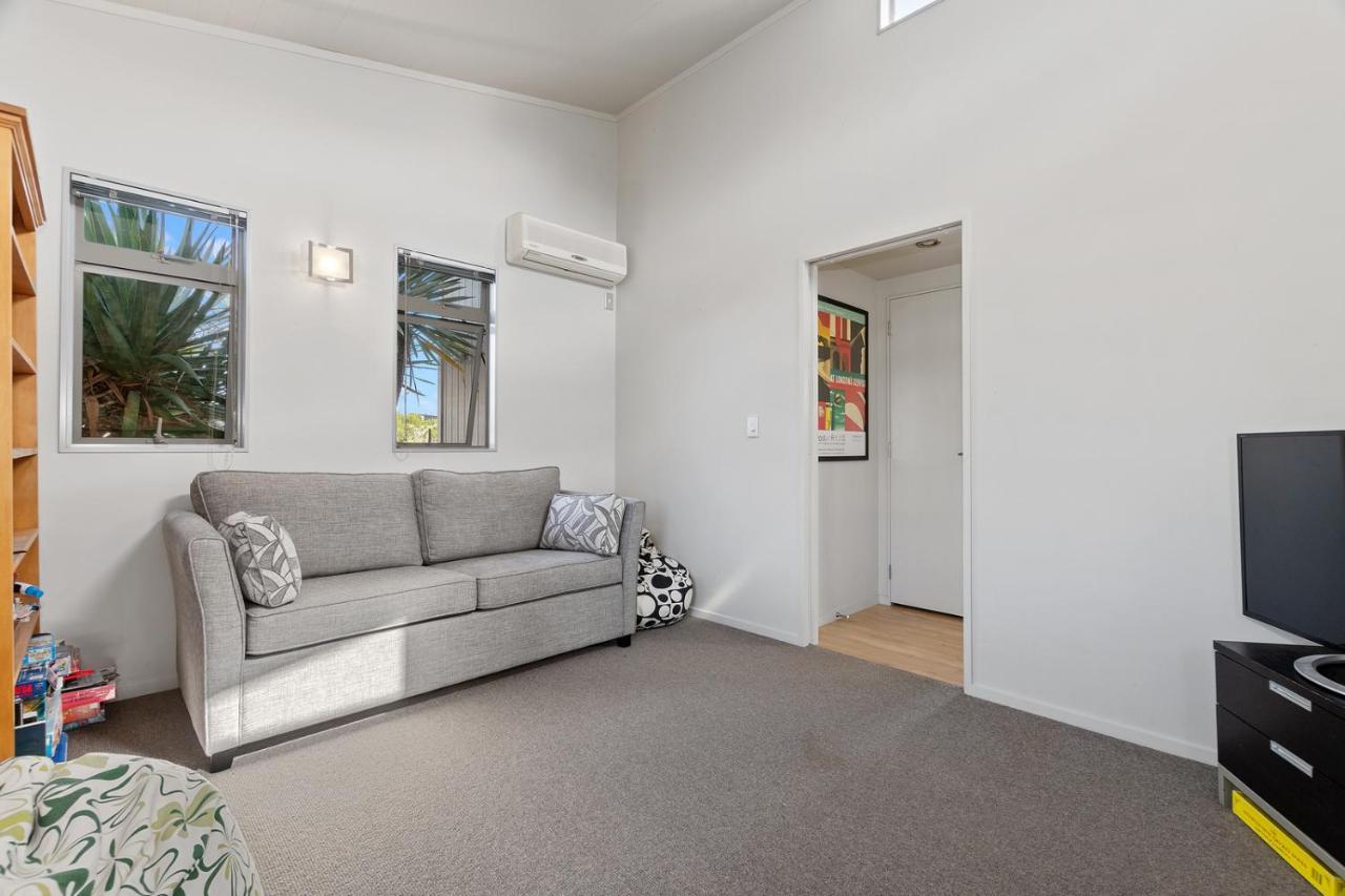 Restful Ruakaka - Ruakaka Holiday Home Exterior photo